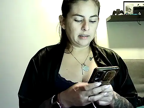 Snapshot of Valery__Rouse_ chatting on May 25, 2026, 11:47 pm Valery Rouse online show from May 25, 2026, 11:47 pm