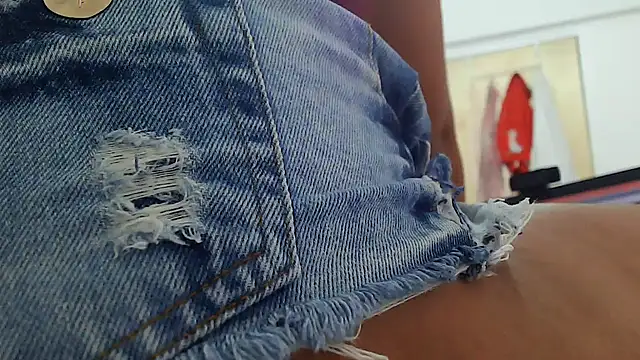 Snapshot of SecretBrunette chatting on January 7, 2026, 6:07 am SecretBrunette online show from January 7, 2026, 6:07 am