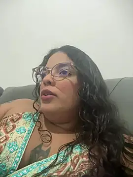 Snapshot of SecretBrunette chatting on June 23, 2026, 8:18 pm SecretBrunette online show from June 23, 2026, 8:18 pm