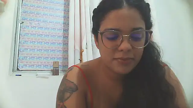 Snapshot of SecretBrunette chatting on January 8, 2026, 3:01 am SecretBrunette online show from January 8, 2026, 3:01 am