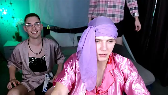 Snapshot of travis_wolf_ chatting on November 22, 2025, 8:51 pm travis wolf online show from November 22, 2025, 8:51 pm