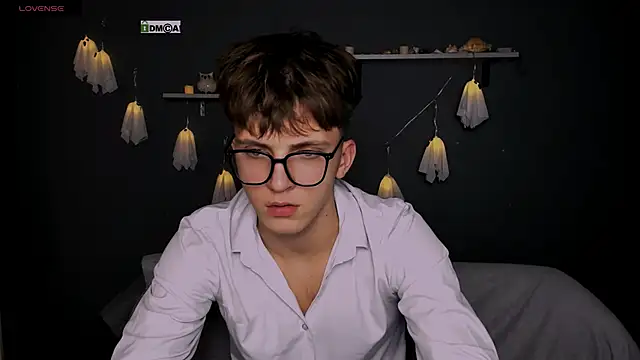 travis wolf  online show from October 29, 2025, 8:30 pm