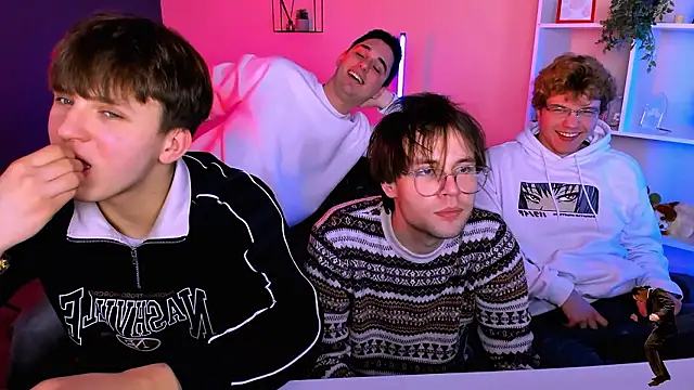 Snapshot of travis_wolf_ chatting on February 3, 2026, 10:09 am travis wolf online show from February 3, 2026, 10:09 am