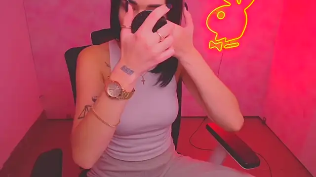 Snapshot of Bella_Night4 chatting on October 4, 2025, 6:26 am Bella Night4 online show from October 4, 2025, 6:26 am