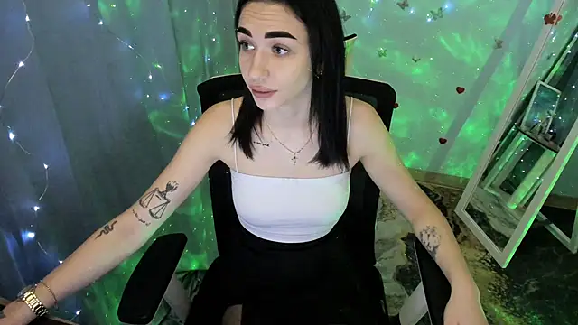 Snapshot of Bella_Night4 chatting on November 19, 2025, 7:41 am Bella Night4 online show from November 19, 2025, 7:41 am