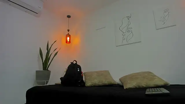 kaylajhonnes6 online show from November 21, 2025, 1:54 pm