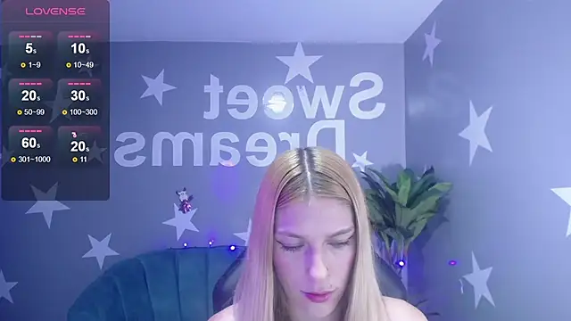 Snapshot of Candy_kush_t chatting on December 18, 2025, 8:23 pm Candy kush t online show from December 18, 2025, 8:23 pm