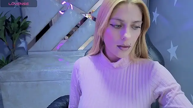 Snapshot of Candy_kush_t chatting on February 11, 2026, 3:17 am Candy kush t online show from February 11, 2026, 3:17 am