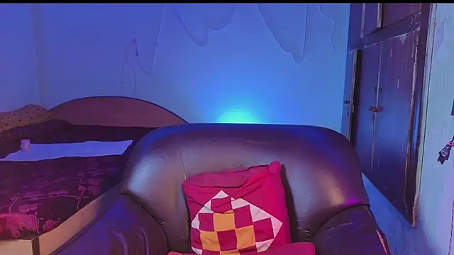 royeoy22 online show from February 4, 2026, 6:30 am