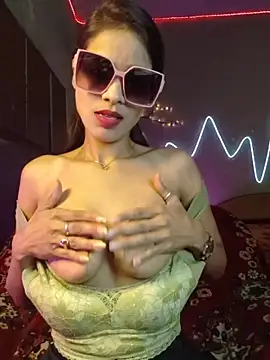 royeoy22 online show from March 13, 2026, 11:04 am