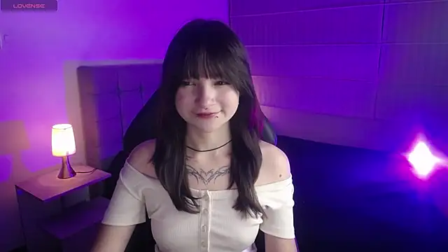  Charlotte Collins  online show from December 18, 2025, 2:43 pm