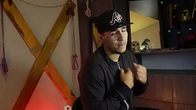 massimo vidal  online show from September 10, 2025, 12:26 pm