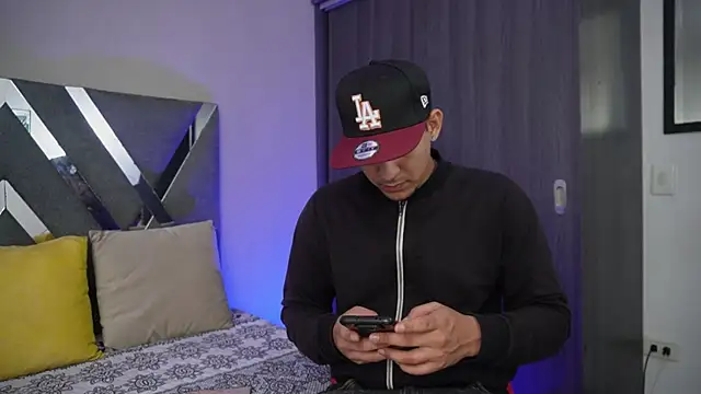 massimo vidal  online show from October 13, 2025, 1:02 pm