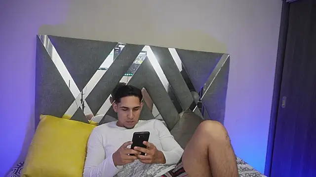 massimo vidal  online show from October 3, 2025, 3:52 am