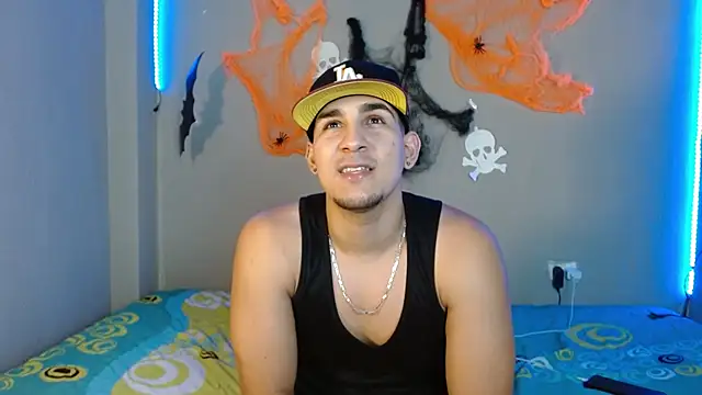 massimo vidal  online show from October 26, 2025, 5:19 am