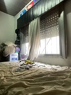 lulizoee online show from September 17, 2025, 6:43 pm