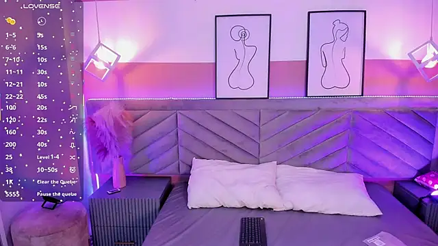 Mia Valentine  online show from October 9, 2025, 8:42 pm