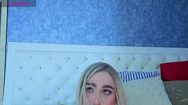 saraah queen1 online show from October 12, 2025, 4:36 am