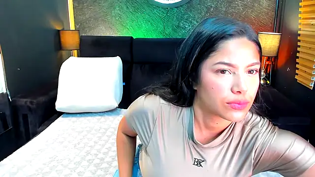 BrendaHartwel online show from September 26, 2025, 7:43 pm