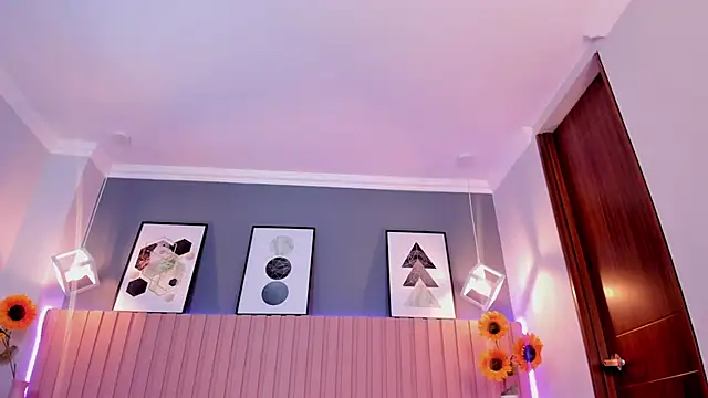 Nina Ford online show from March 24, 2026, 2:55 am