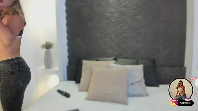 aby smiith  online show from March 25, 2026, 8:30 pm