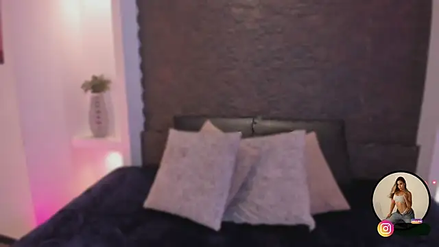 aby smiith  online show from April 6, 2026, 7:26 pm