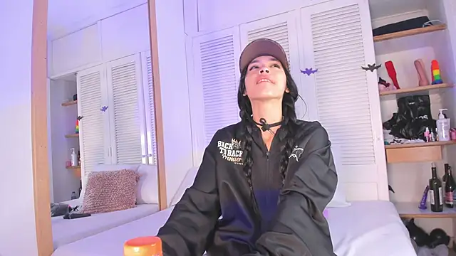 ALICESANDOVAL online show from February 7, 2026, 11:29 am