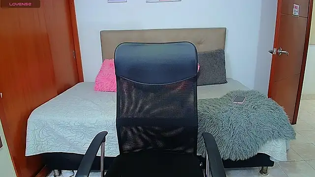 Eva contrer7 online show from October 15, 2025, 2:32 am