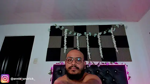  leda swan  online show from April 10, 2026, 8:21 am