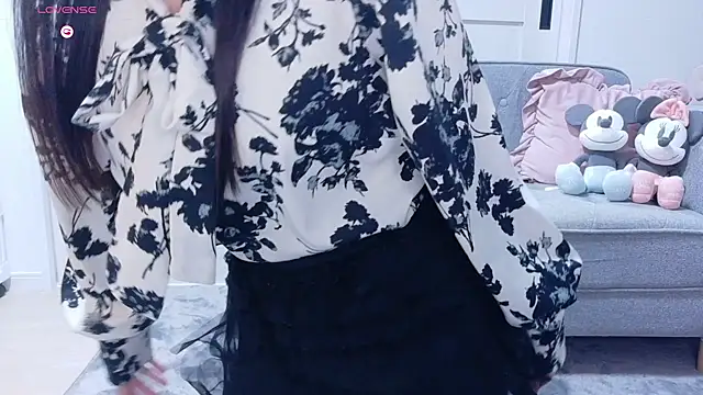 Snapshot of YURi_luv chatting on October 22, 2025, 11:09 am YURi luv online show from October 22, 2025, 11:09 am