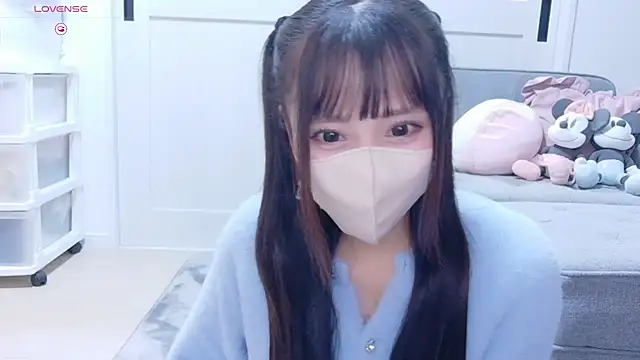 Snapshot of YURi_luv chatting on November 12, 2025, 11:47 am YURi luv online show from November 12, 2025, 11:47 am