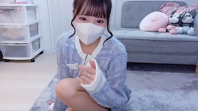 Snapshot of YURi_luv chatting on November 28, 2025, 11:10 am YURi luv online show from November 28, 2025, 11:10 am