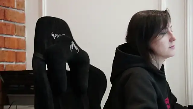 Snapshot of _LilithDarkmore_ chatting on October 3, 2025, 11:34 am LilithDarkmore online show from October 3, 2025, 11:34 am