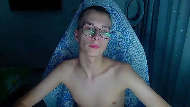 Snapshot of glasses_cat chatting on February 10, 2026, 9:58 pm glasses cat online show from February 10, 2026, 9:58 pm