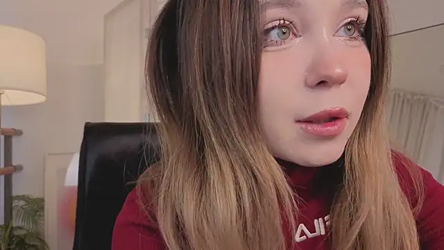 Lina Glow online show from February 12, 2026, 6:57 am