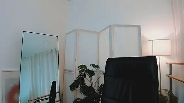 Lina Glow online show from January 18, 2026, 6:50 am