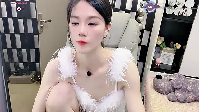 Yueyue-MM online show from June 20, 2026, 2:22 pm