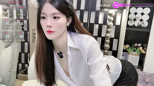 Yueyue-MM online show from December 18, 2025, 1:44 am