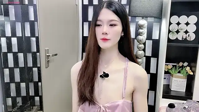 Yueyue-MM online show from October 24, 2025, 12:31 am