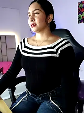 laura  carmona online show from September 24, 2025, 12:11 pm