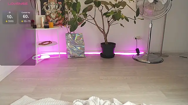 ChloeSummers online show from October 17, 2025, 9:12 am