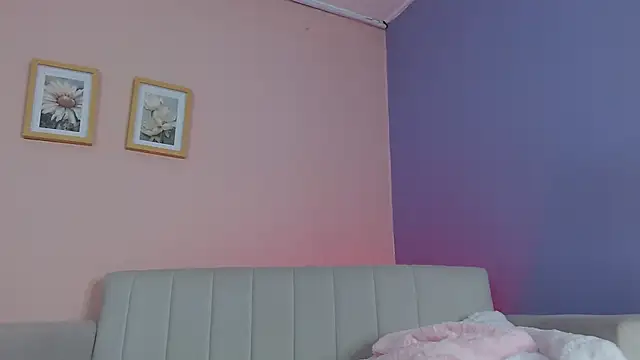 lourdes moon22 online show from September 19, 2025, 1:26 pm