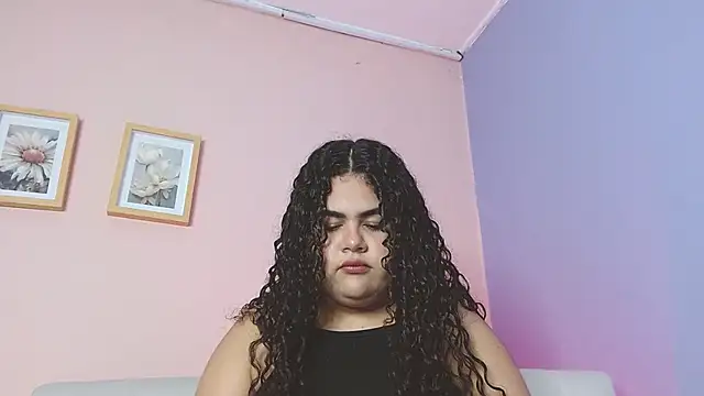 lourdes moon22 online show from September 24, 2025, 12:44 pm