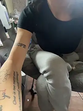 d3luluxx online show from November 15, 2025, 8:35 pm