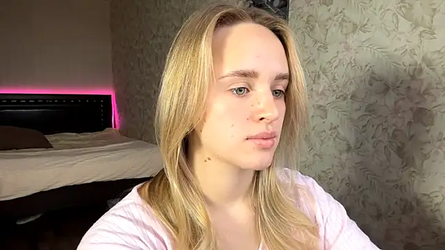 ElisabetLorney online show from November 21, 2025, 8:13 am