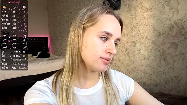 ElisabetLorney online show from November 28, 2025, 8:25 am