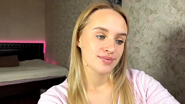 ElisabetLorney online show from October 13, 2025, 8:38 am