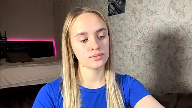 ElisabetLorney online show from November 18, 2025, 8:06 am