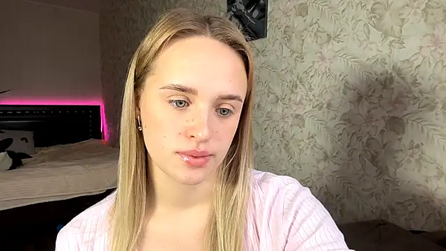 ElisabetLorney online show from November 24, 2025, 8:03 am