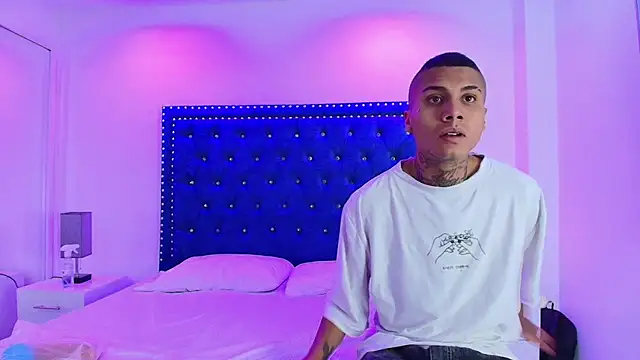 Damian and roxanne online show from November 30, 2025, 12:39 pm